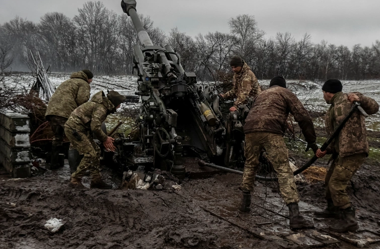 US eyes long-range rockets for Ukraine as arms supplies dwindle | TOP HEADLINES| URDUVILA NEWS