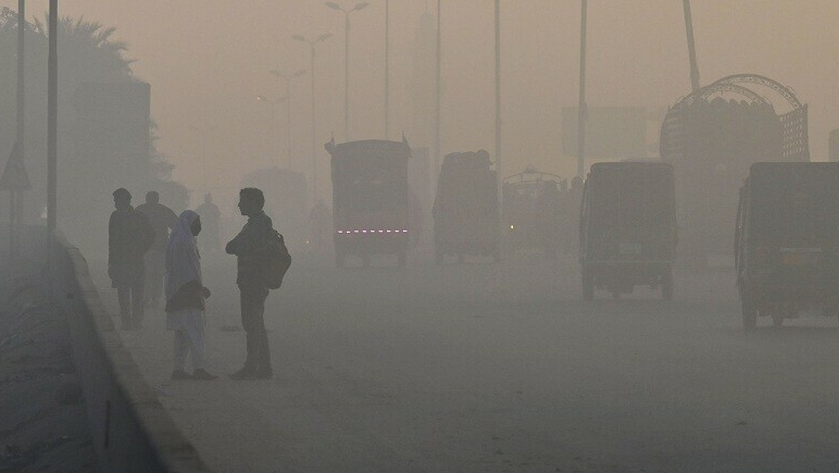 Smog forces closure of schools three days a week across Lahore|Headlines News|URDUVILA NEWS